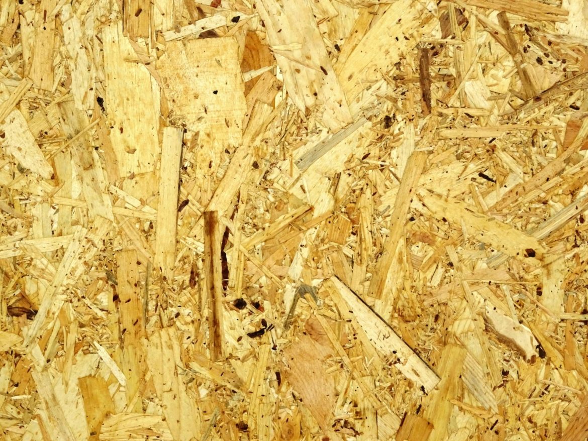 Une maison en blocs de bois isolés